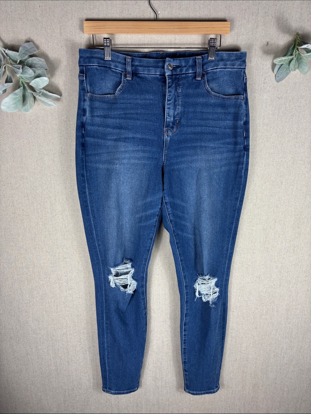 American Eagle > The Dream Jean Curvy High-Rise Distressed Skinny Jeggings 12 Lo